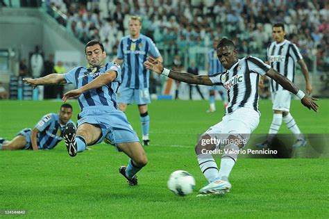 Eljero Elia Of Fc Juventus In Action Against Edwards Mike Of Notts News Photo Getty Images