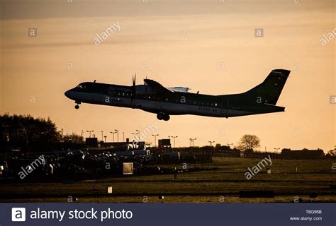 Aer Lingus Propeller Plane Hi Res Stock Photography And Images Alamy