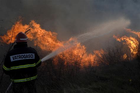 Slobodna Dalmacija Uga En Po Ar U Bubi Ima Kod Klisa Vatra Se U