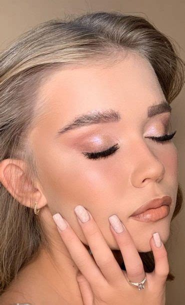 Soft Glam Makeup Ideas Glowing Eye Makeup Look