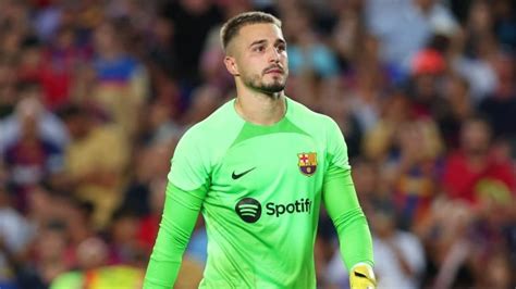 Barcelona To Lose Starting Spain Under 21 Goalkeeper For Free