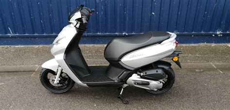 Peugeot Kisbee Cm Scooter Km Gris St Martin