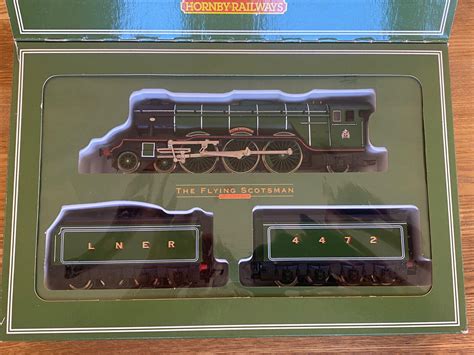 Hornby R Lner A Class Flying Scotsman With Two