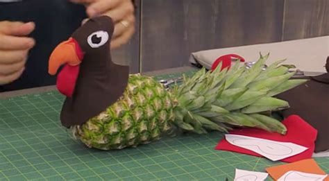 Free Pattern Turns A Pineapple Into A Turkey Centerpiece Diy Ways