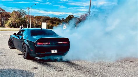 Dodge Challenger Hellcat Does Insane Burnouts At Car Show Insane Sound Youtube