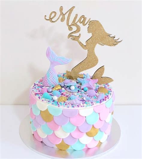 Pastel Redondo De Un Nivel Decorado Con Escamas De Fondant Y Cola De