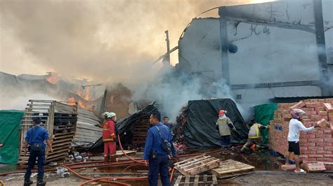 Gudang Kopi Kapal Api Di Cikupa Terbakar 5 Unit Mobil Pemadam