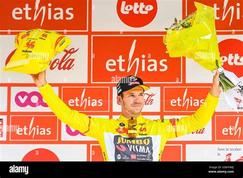 Dutch Dylan Groenewegen de Team Jumbo Visma fête sur le podium après