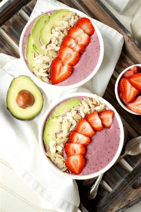 Berry Avocado Smoothie Bowl – Honest Cooking