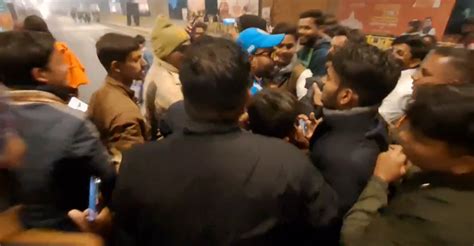 Viral Video Virat Kohli Duplicate Gets Mobbed For Selfies In Ayodhya