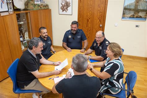 Dos Oficiales De Polic A Local De Lalf S Han Tomado Posesi N De Su