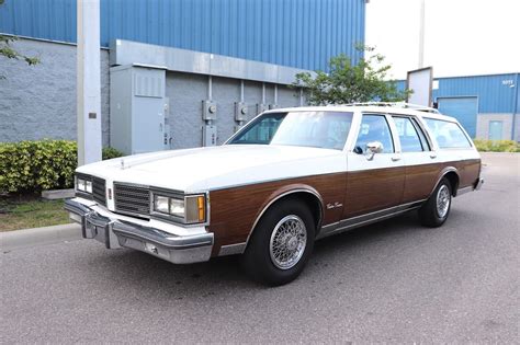 1985 Oldsmobile Custom Cruiser Station Wagon Original 70 Hd