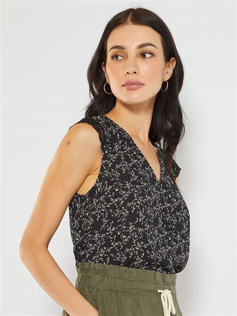 Blouse avec détail dentelle Noir Kiabi 12 00