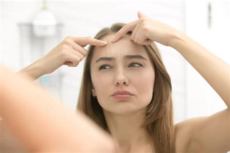 Bouton Sur Le Visage Causes Comment Sen Débarrasser