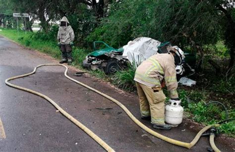 Tres Muertos En Aparatoso Choque De Taxi Y Camioneta