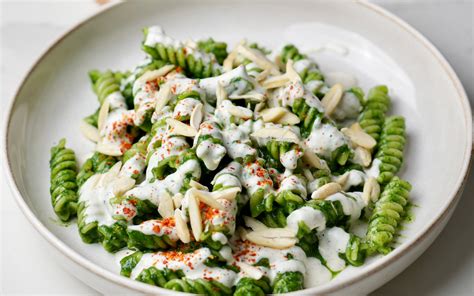 Fusilli Con Pesto Di Cavolo Nero E Salsa Di Ricotta Affumicata Casa