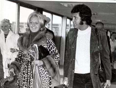 Sir Tom Jones’ Wife Dead Lady Melinda Rose Woodward Passes Away After Short Battle With Cancer