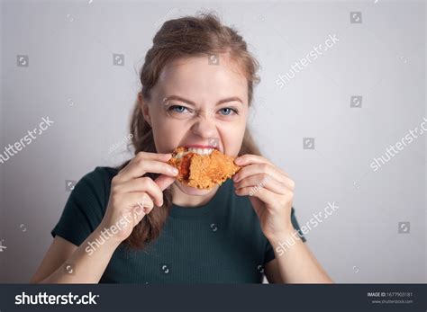 38687 Crunchy Chicken Eating Images Stock Photos And Vectors Shutterstock