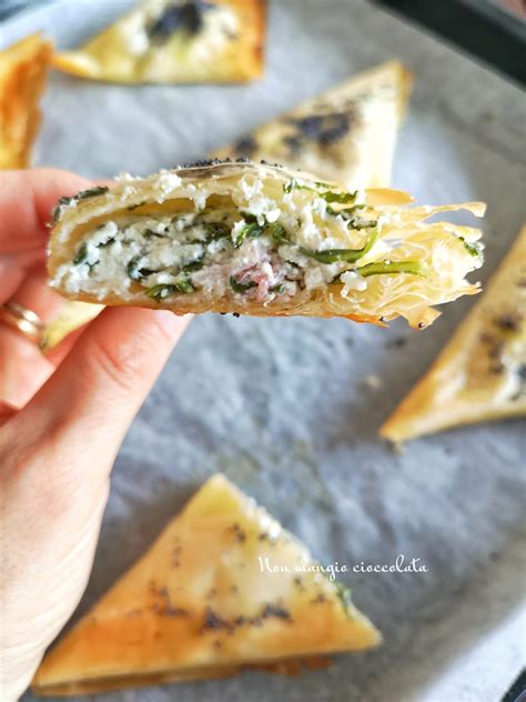 Triangoli Di Pasta Fillo Ripieni Di Ricotta Rucola E Prosciutto Cotto