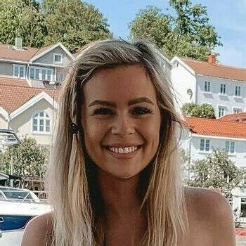 Emile Helgesen Emzia Emziatv Nude Leaks TheFappening