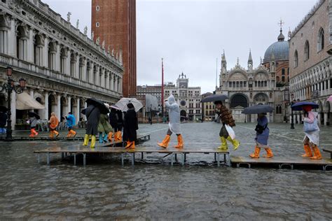 Photos Of Venice Show The City Submerged After Its Worst Flood Tide In ...