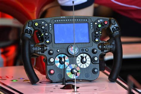 Formel Technik Wie Funktioniert Ein Lenkrad