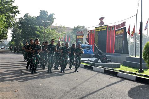 Olahraga Pagi Cara Prajurit Yonif 5 Marinir Jaga Fisik Tetap Prima