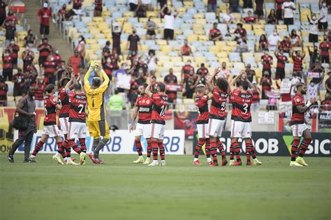 Torcedor do Flamengo entra na Justiça para adiar jogos durante Data