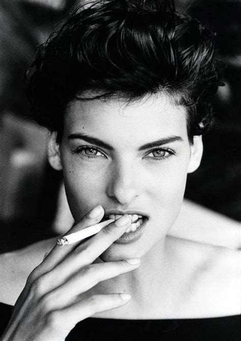 Linda Evangelista, 1990 (photo by Arthur Elgort) : r/OldSchoolCool