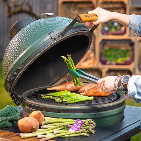 Op De Big Green Egg Gepofte Zoete Aardappel Met Gegrilde Groene Asperges