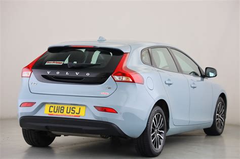 2018 Volvo V40 T2 Momentum Nav Plus 13 299