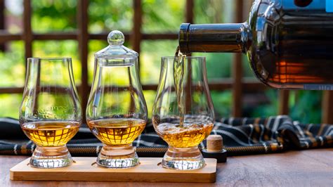 For An At-Home Whiskey Tasting, Here's How Much Bourbon To Pour Per Glass