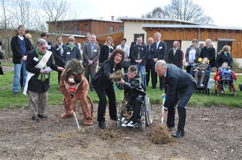 Spatenstich F R Das Jugendhospiz Kinderhospiz L Wenherz