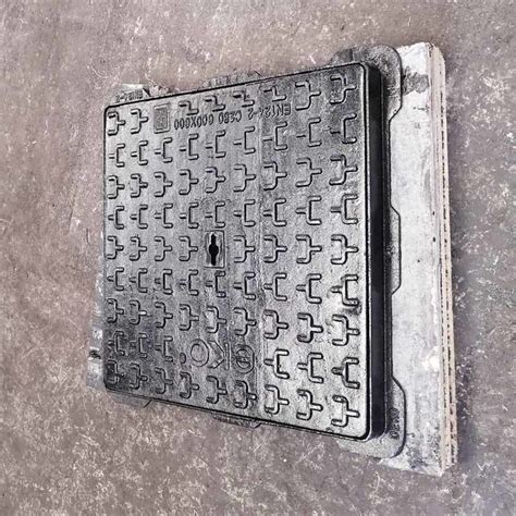 OEM B125 C250 D400 Ductile Iron Square Manhole Sewer Cover China