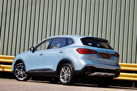 MG Unveils HS Plug-In Hybrid SUV, Priced From £29,995 | Carscoops