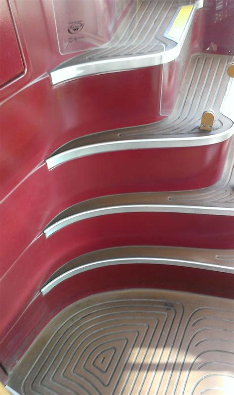 London Routemaster bus interior - design by Thomas Heatherwick | 인테리어, 내부