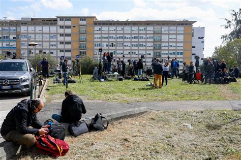 Co się dzieje z papieżem Franciszkiem Watykan wydał oświadczenie