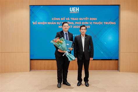 UEH trao quyết định bổ nhiệm nhân sự Trưởng Phó đơn vị thuộc trường