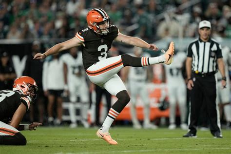 Kicker Cade York returns to the Cleveland Browns on futures deal