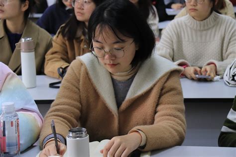 文学与传媒学院 举办2018级汉语言文学专业学生考研辅导会