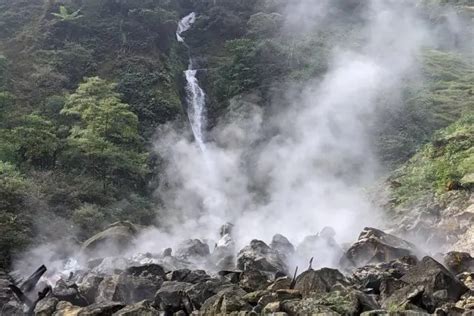 Curug Cikawah Air Terjun Eksotis Dengan Aliran Air Panas Alami Di