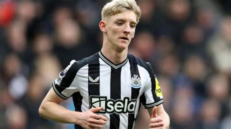 Newcastle's Anthony Gordon Sustains Ankle Injury in 4-4 Draw, Manager Provides Update - BVM Sports