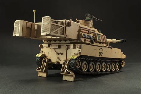 Scalehobbyist.com: M109A6 Paladin Howitzer by AFV Club