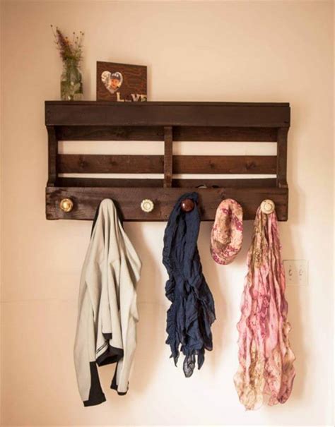 10 Reclaimed Wood Pallet Coat Rack 99 Pallets