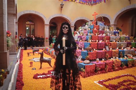 En Honor A Polic As Ca Dos Se Inaugur El Monumental Altar De Muertos