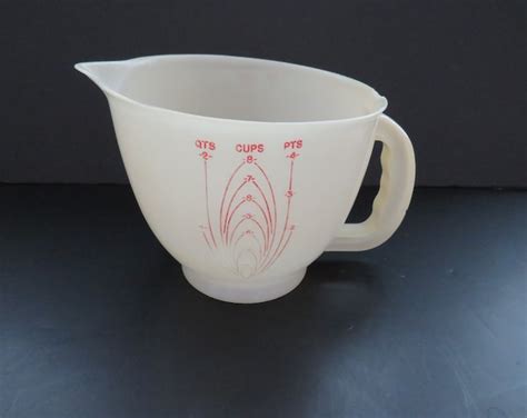 1970s Tupperware Mix N Store 8 Cup Measuring Pitcher Vintage Wet And