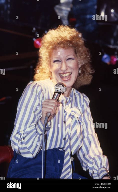 Bette Midler Us Actress And Comedienne About 1985 Stock Photo Alamy