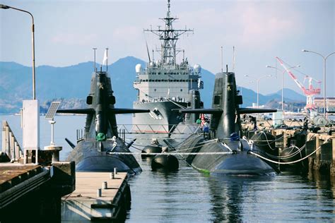 潜水艦をガッツリ撮れる唯一の場所｜アレイからすこじま公園 広島県呉市 【公式】宿泊して驚く宮島・広島のゲストハウスならおもてなしホステル宮島