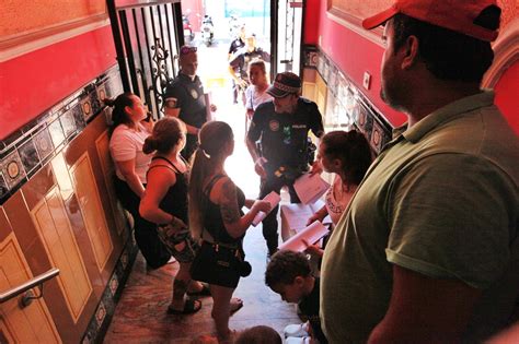 Desalojan a ocho familias de un edificio del centro de Castelló por