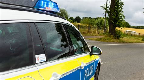 Kreis Uelzen 27 Jährige Mutter stirbt bei Frontalcrash Säugling überlebt